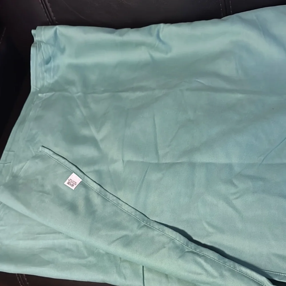 Green table cloth 90x91 New never used